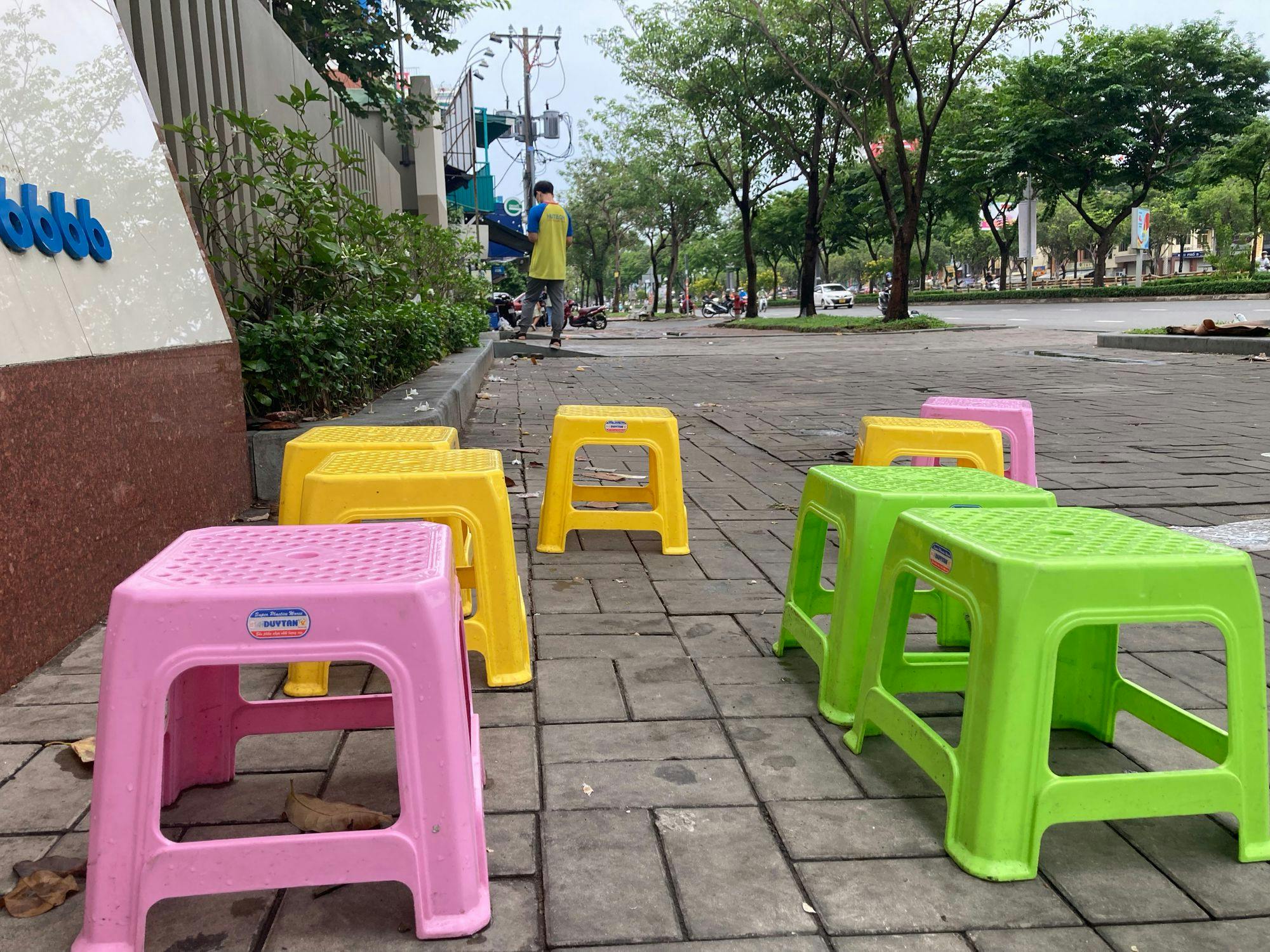 Ghế nhựa sắc màu